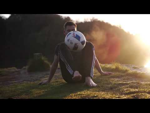 ANDREW HENDERSON - DOCUMENTARY - FOOTBALL FREESTYLE!!!