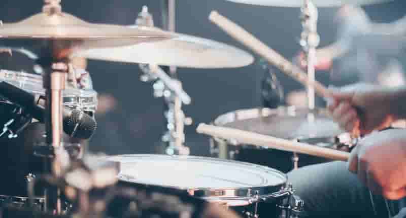 tilt shift photo of acoustic drum set