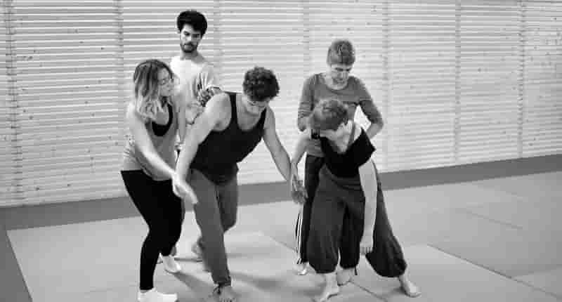 A group practice contact improvisation